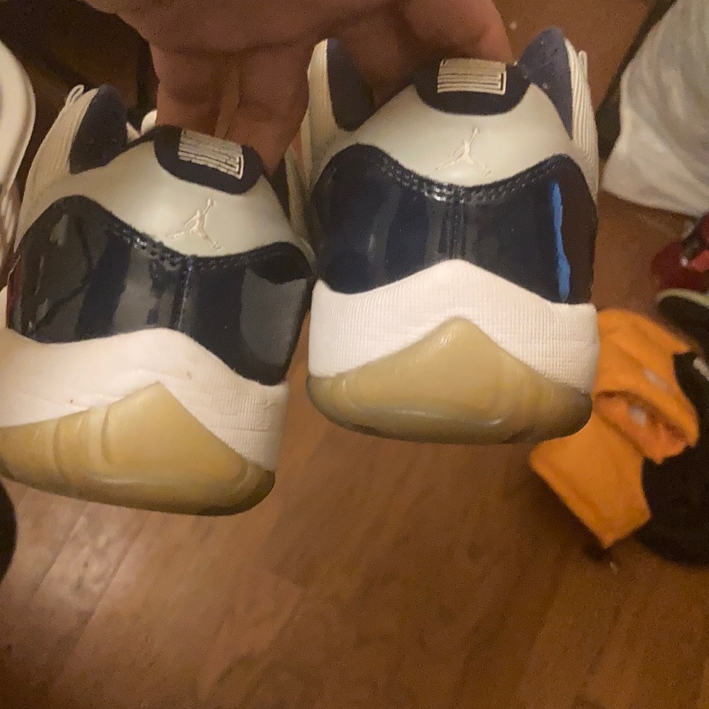 Jordan 11 low top